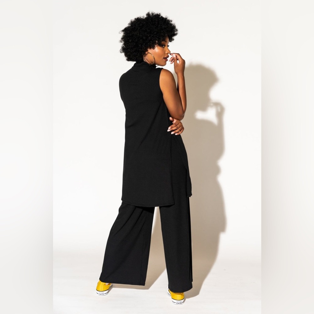 Dressed in Lala Gigi Sleeveless Ribbed Playsuit in Black - Picture 4 of 10